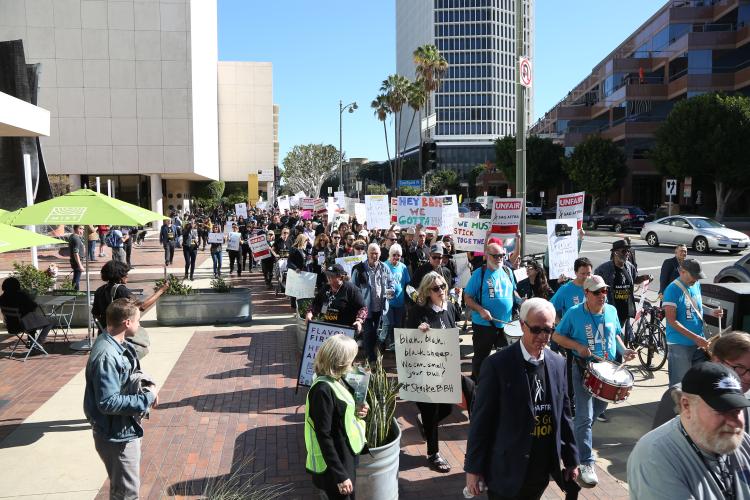 A large amount of people walking along Wilshire Blvd. from SAG-AFTRA Plaza to the La Brea Tar Pits