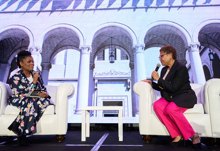 National and L.A. Local Board member Yvette Nicole Brown interviews Mayor-elect Karen Bass at the 2023 L.A. County Federation of Labor’s MLK Day Breakfast. Photo by Leroy Hamilton.